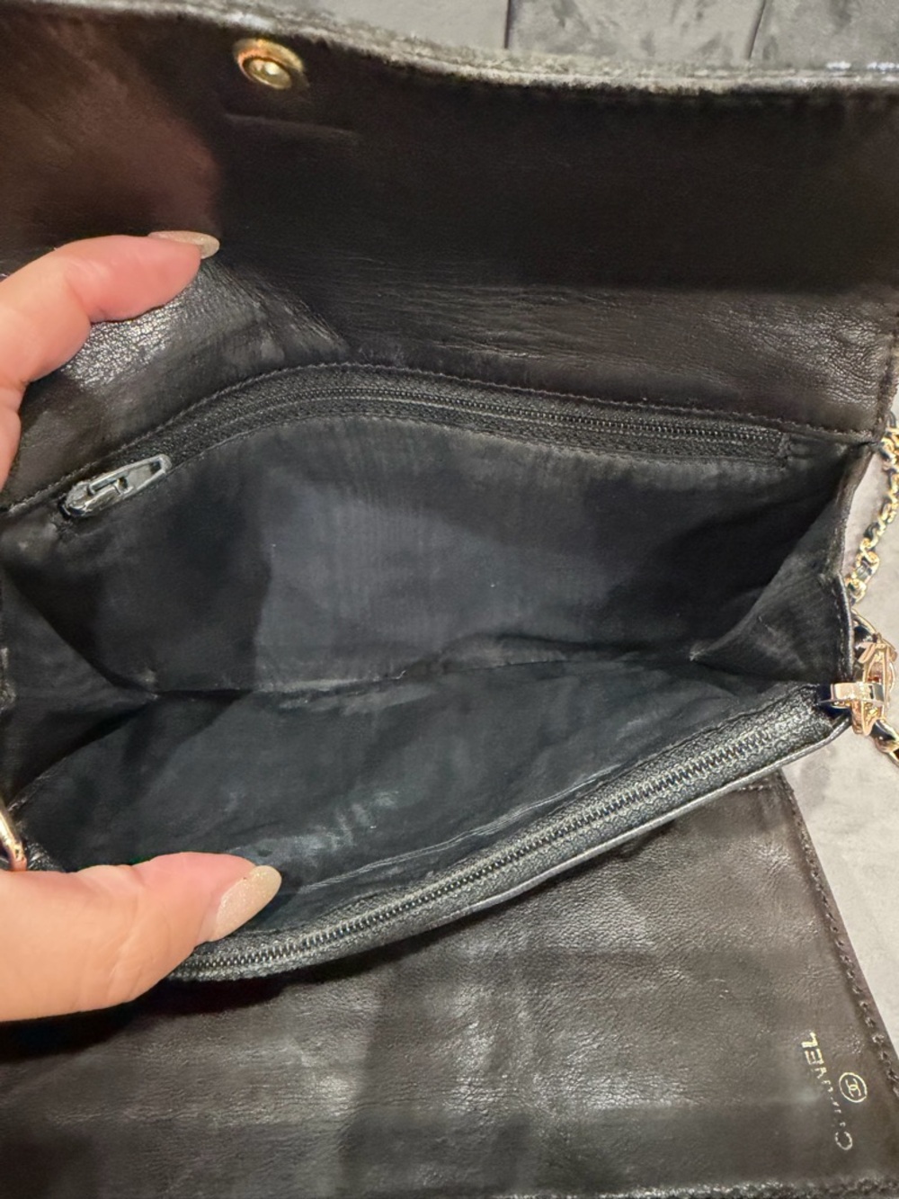 Vintage caviar Chanel black and gold clutch wallet on chain crossbody bag - Picture 12 of 17